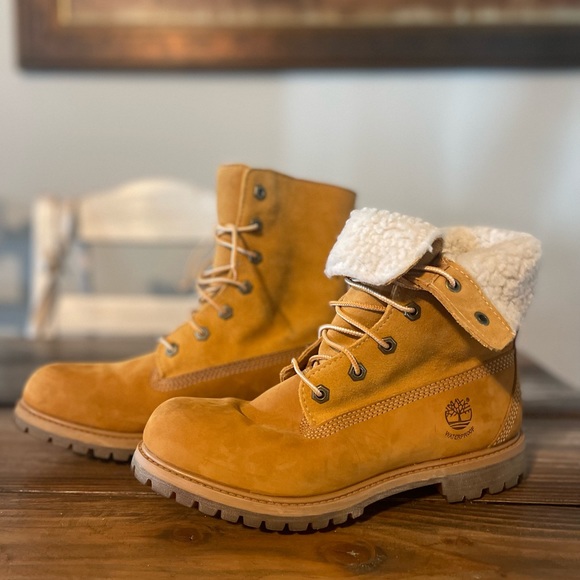Timberland woman’s size 8 - Picture 3 of 5